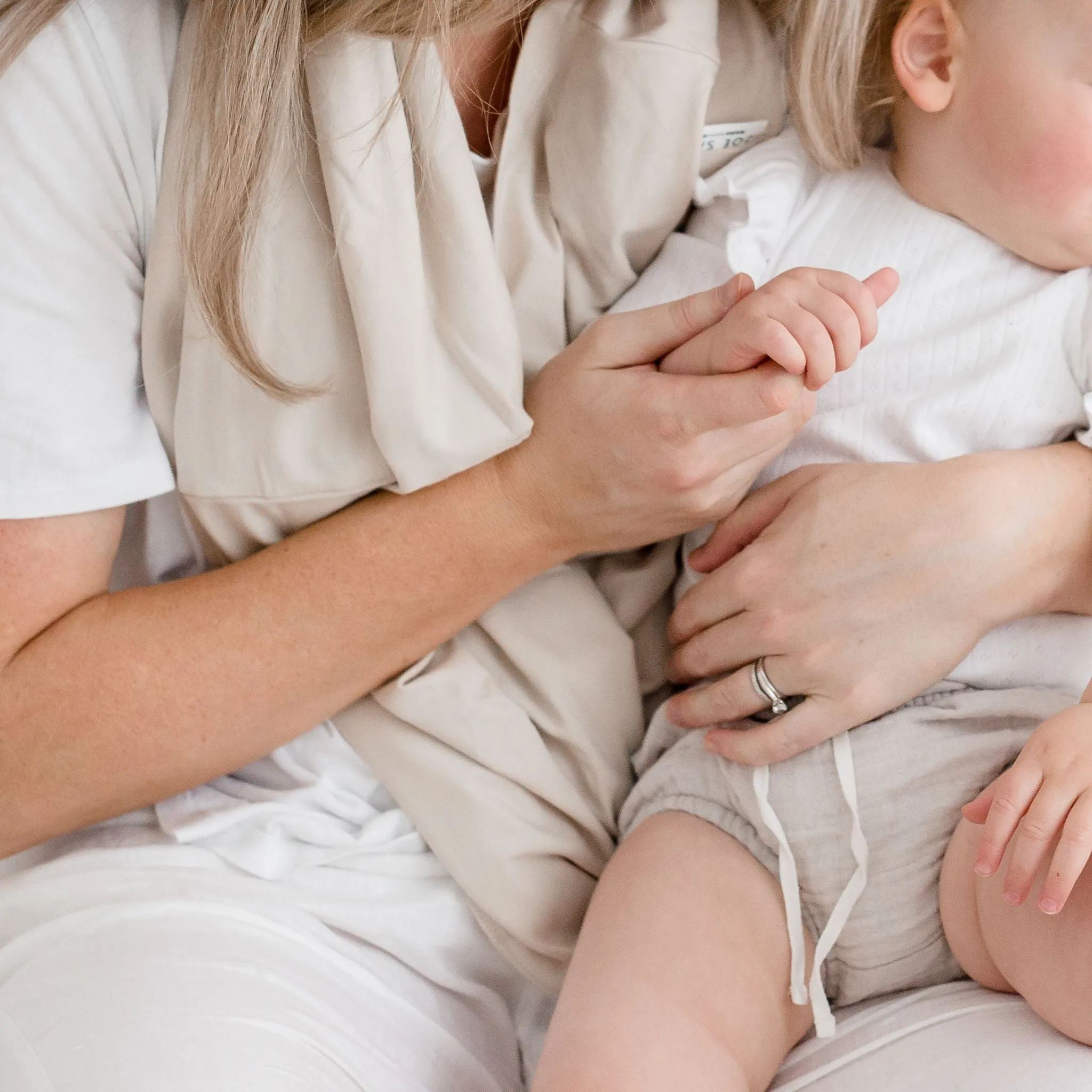 5 in 1 Multi-Use Nursing Mama Cover - Oat