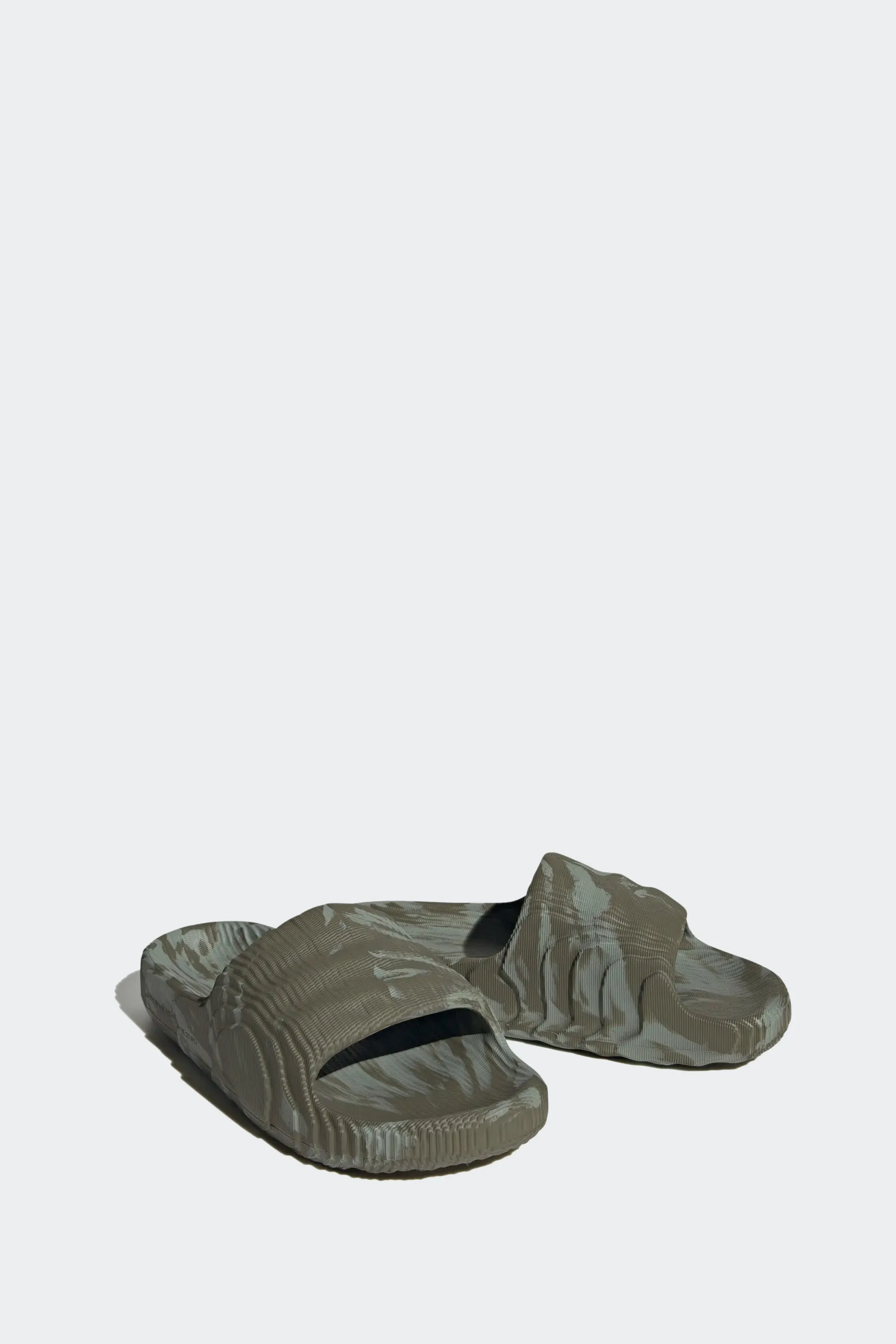 ADILETTE 22
