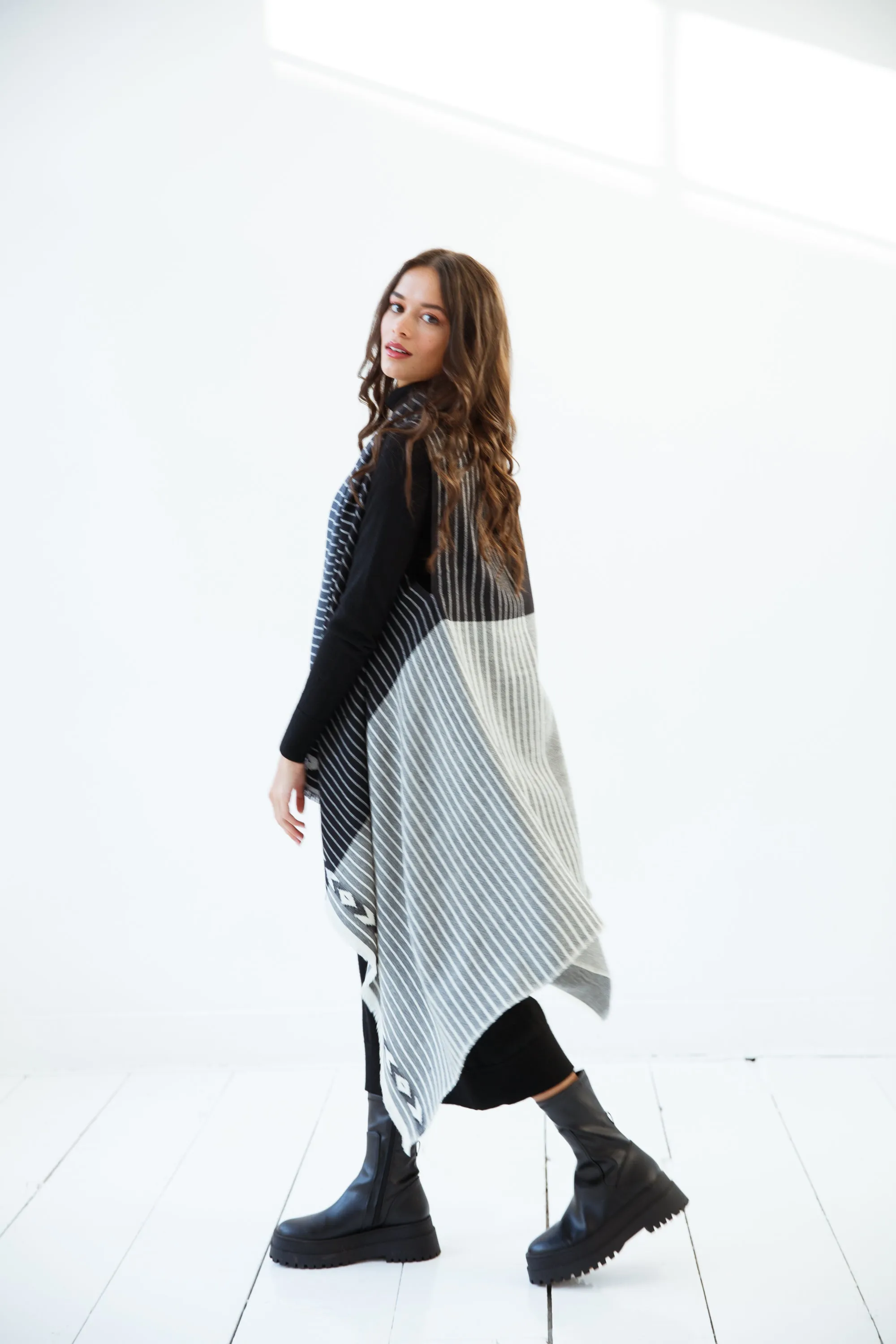 PETITE Light Wool Cape Fusion Graphic