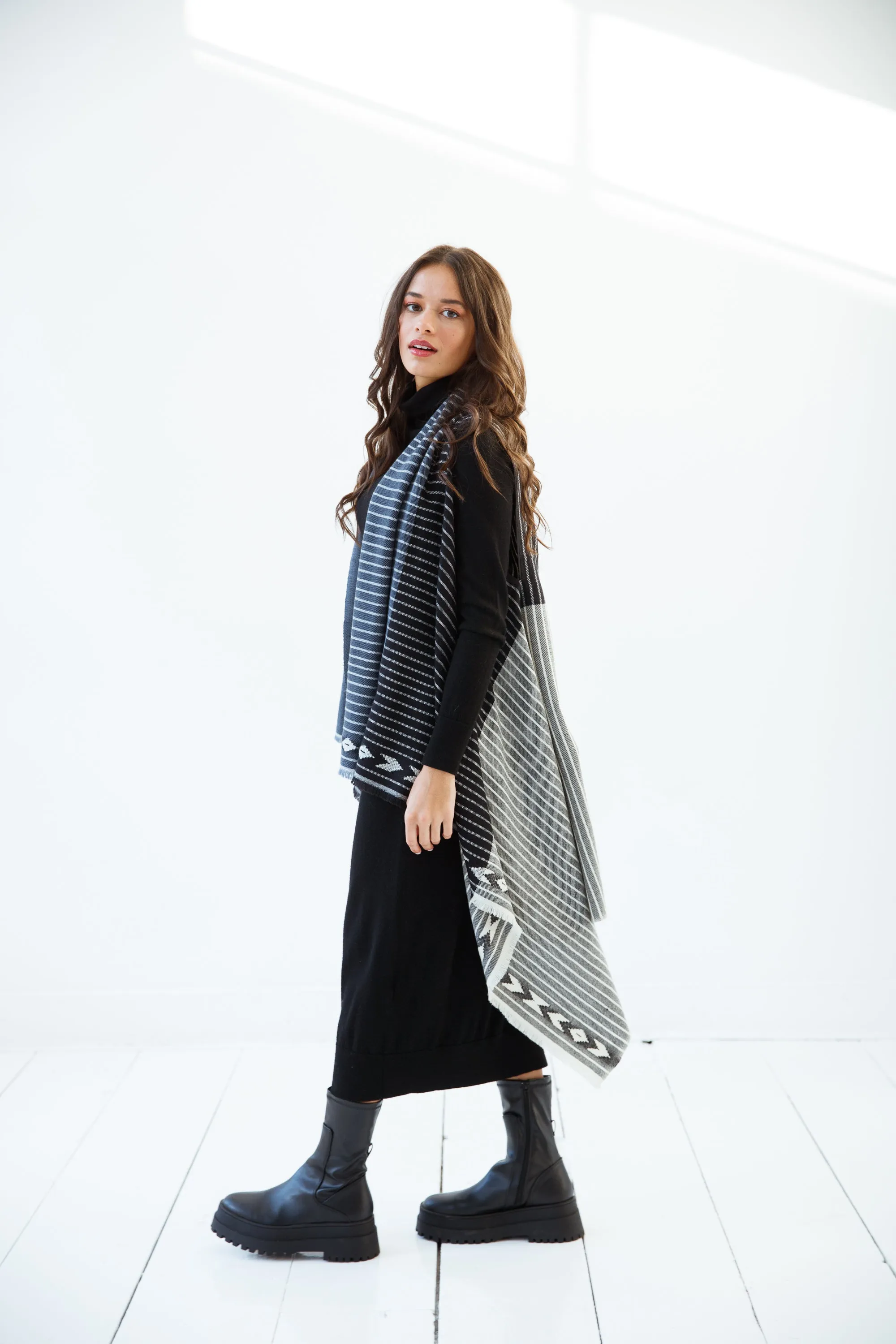 PETITE Light Wool Cape Fusion Graphic