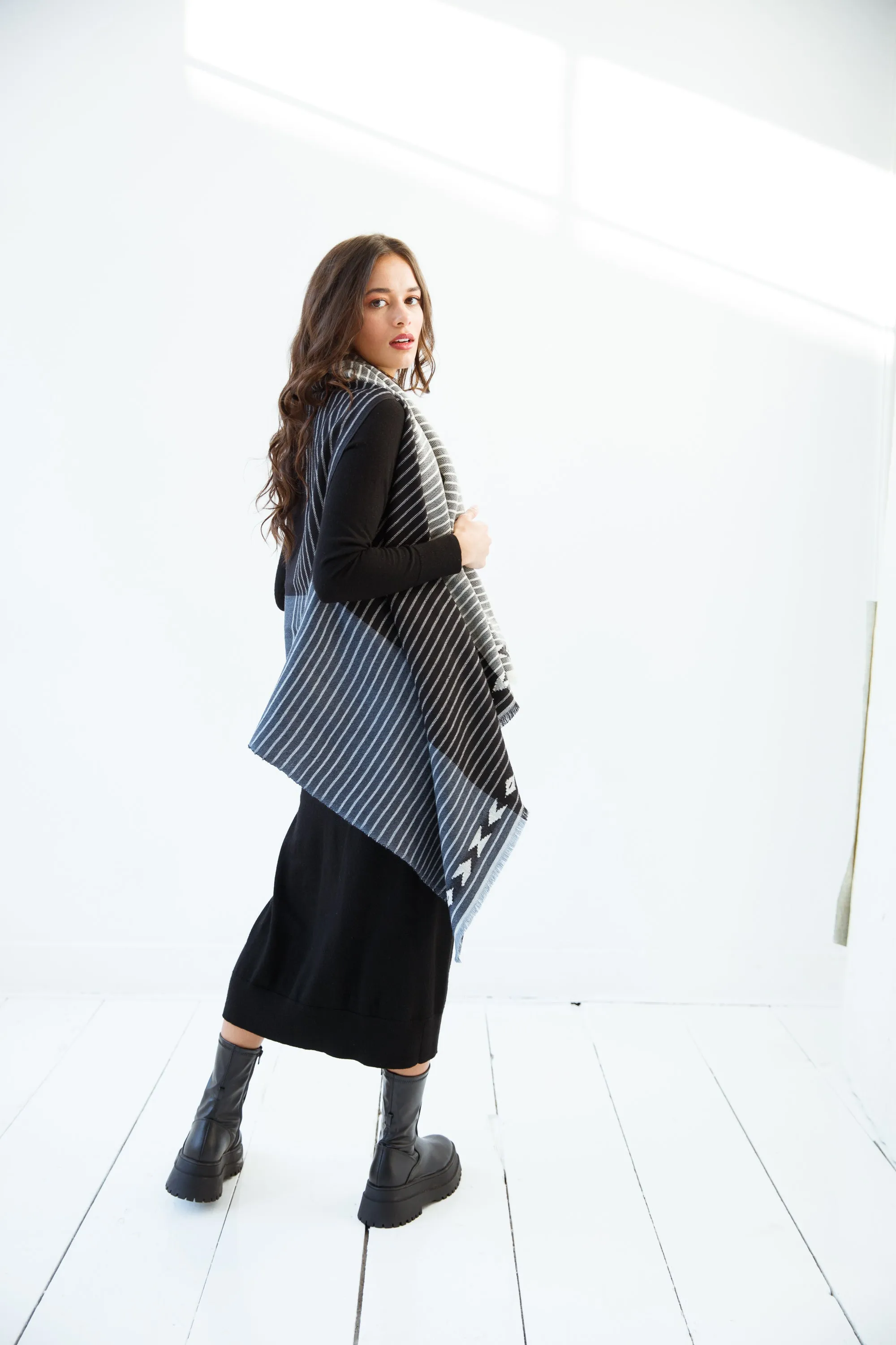 PETITE Light Wool Cape Fusion Graphic