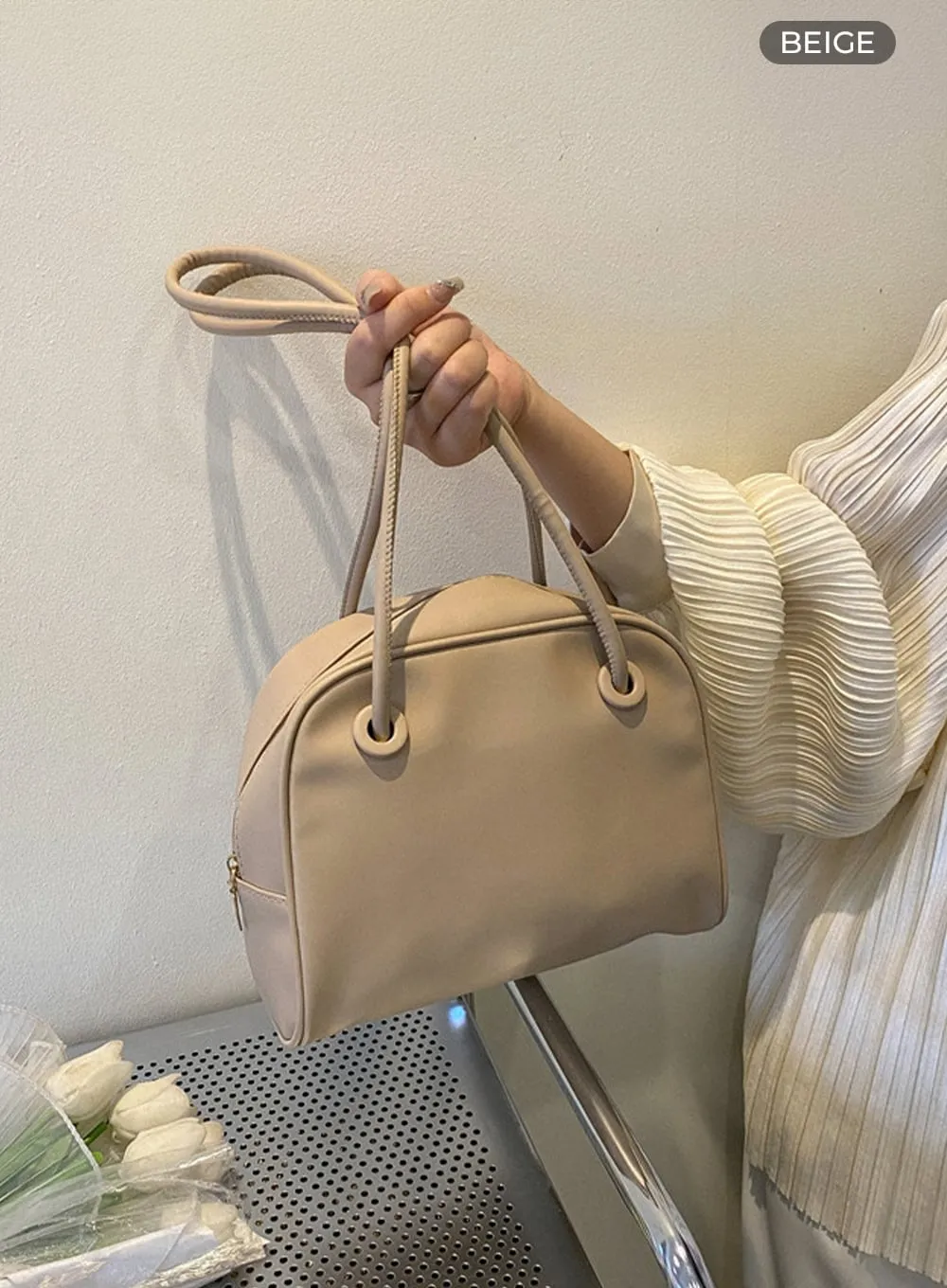 Soft Line Shoulder Bag IG412