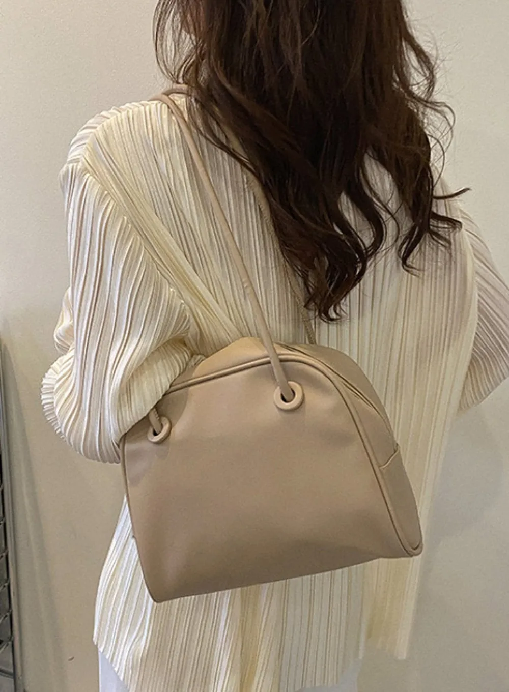 Soft Line Shoulder Bag IG412