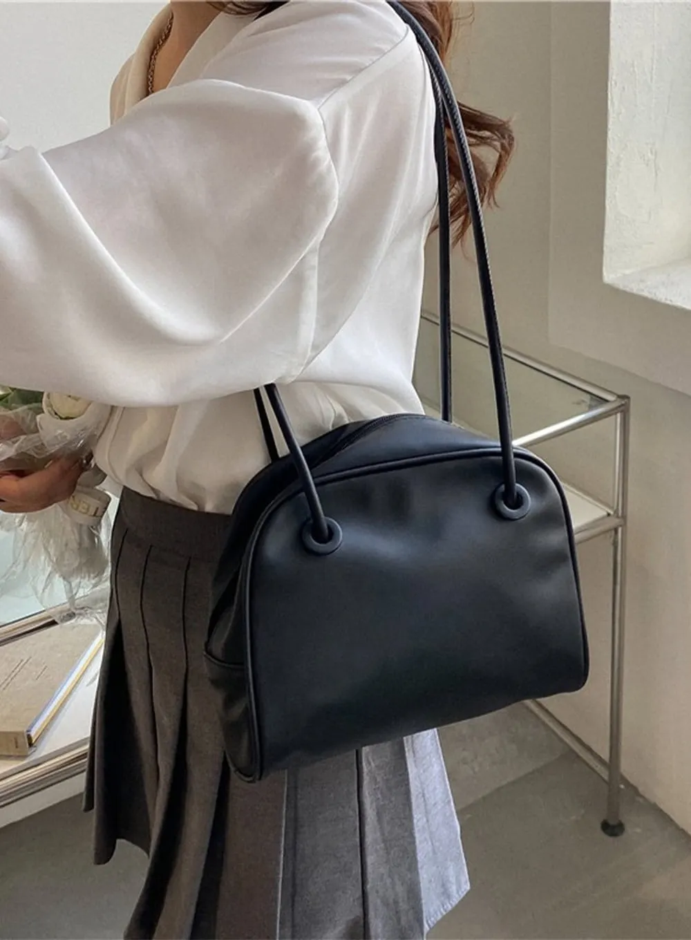 Soft Line Shoulder Bag IG412