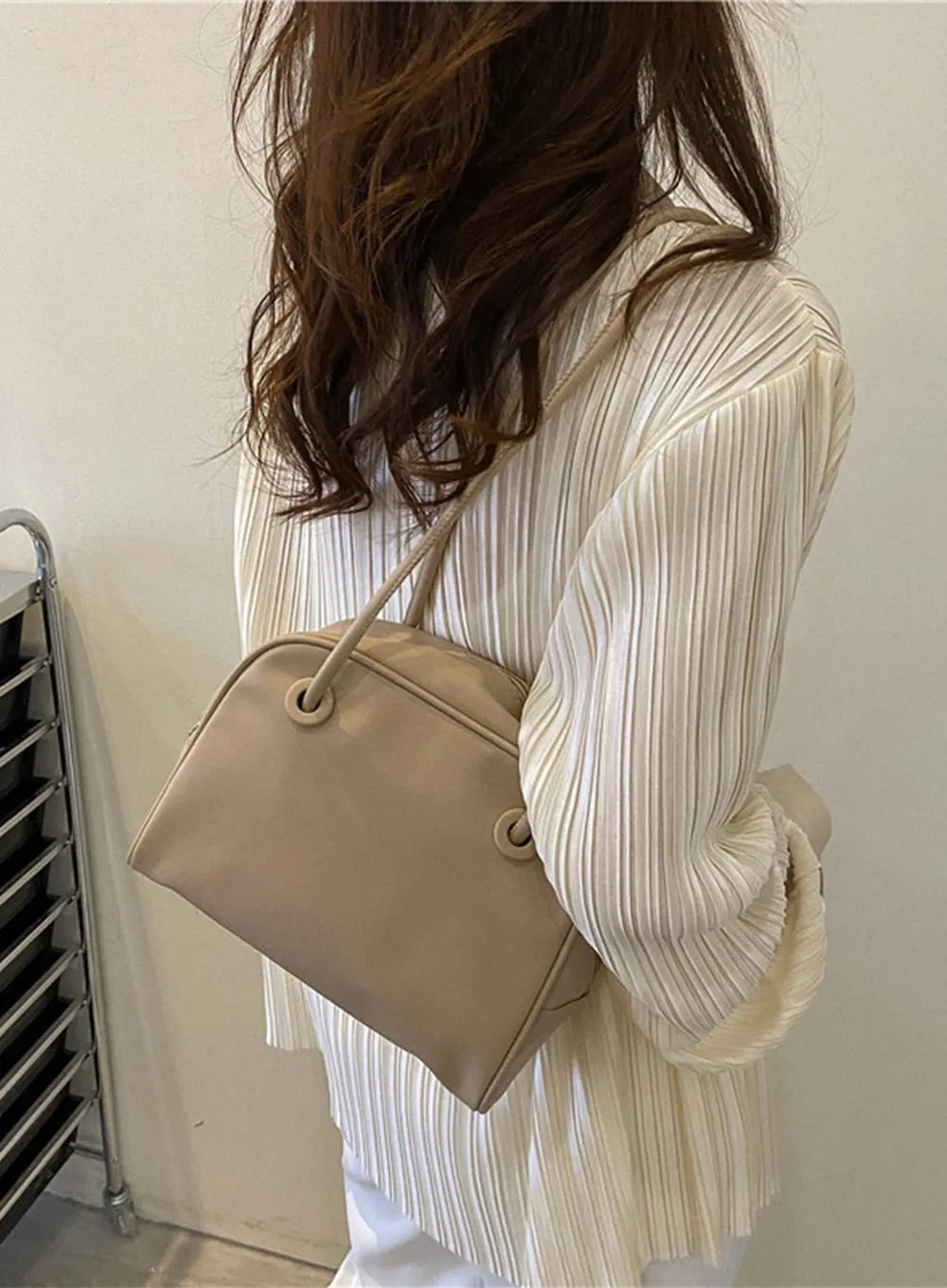 Soft Line Shoulder Bag IG412